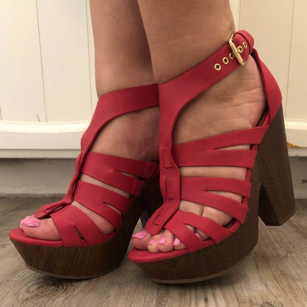 Red heel-wedges.